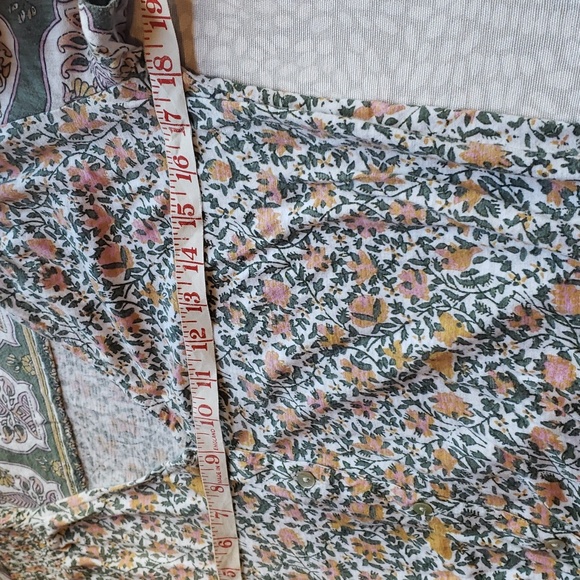 Lucky Floral Short-Sleeve V-Neck Top with Knot Women's Size S - 2/$20 - Picture 3 of 8